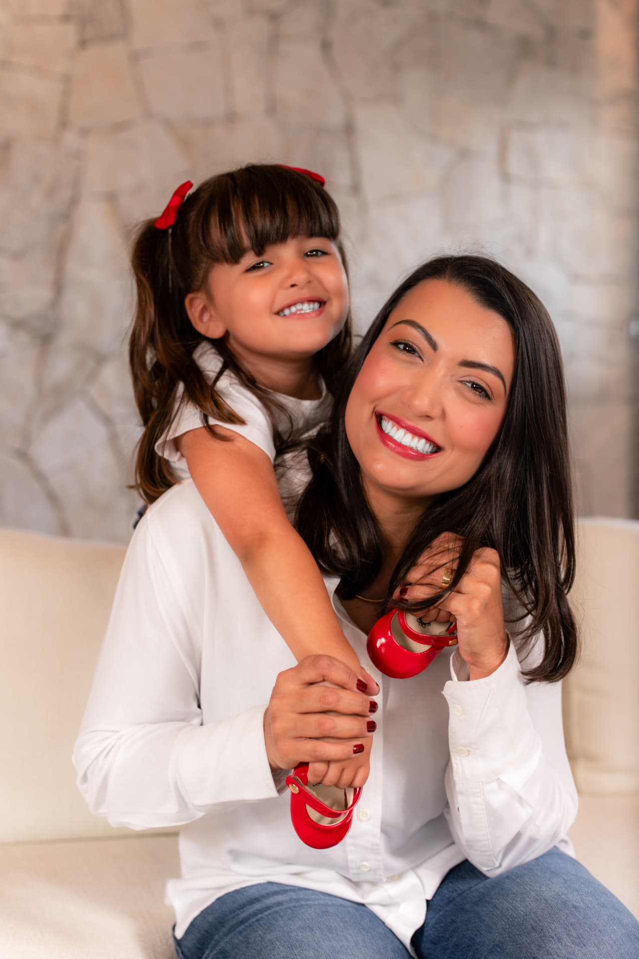 Mãe e filha sorrindo — campanha Dia das Mães City