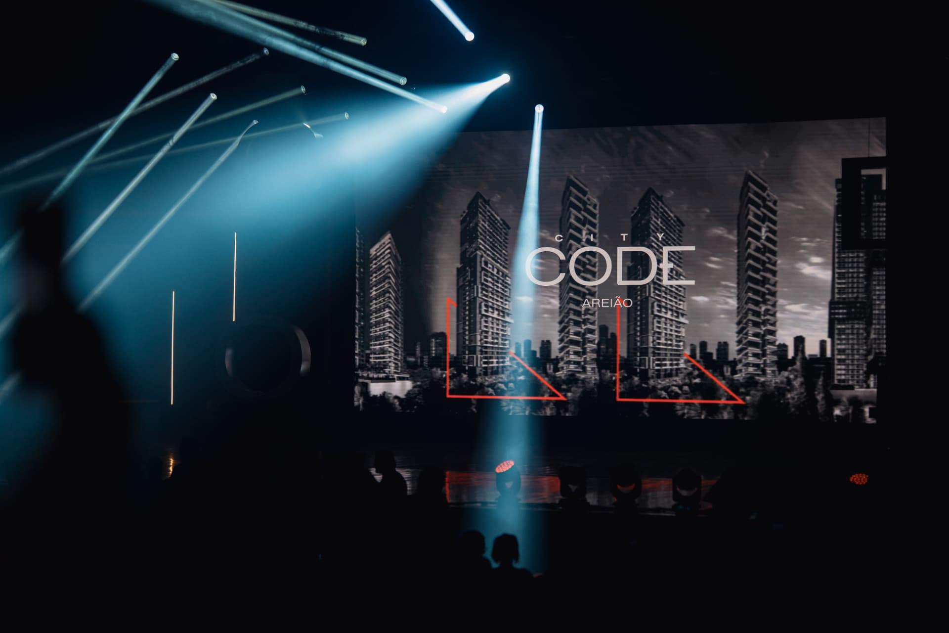 Registro de evento com iluminação de palco